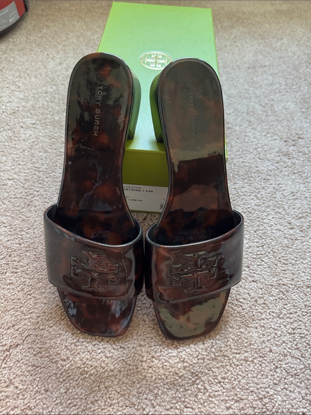 Tory Burch Brown Tortoiseshell Patent Logo Slide Sandals - Picture 12 of 14